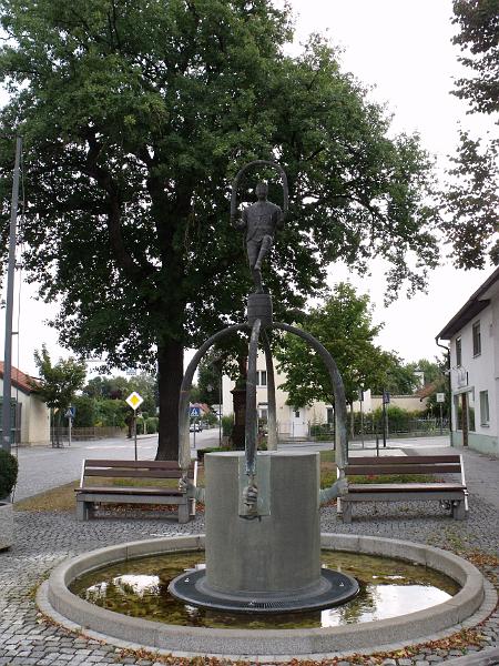 Geiselhöring Schefflerbrunnen.JPG